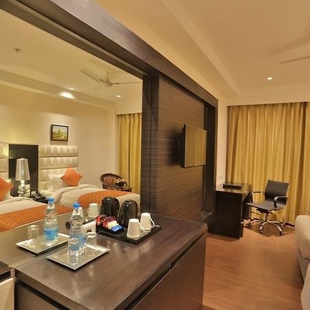 Una Smart Mandarin Panchkula Room photo
